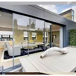Lovely 4 Bdr Apartment Free Parking