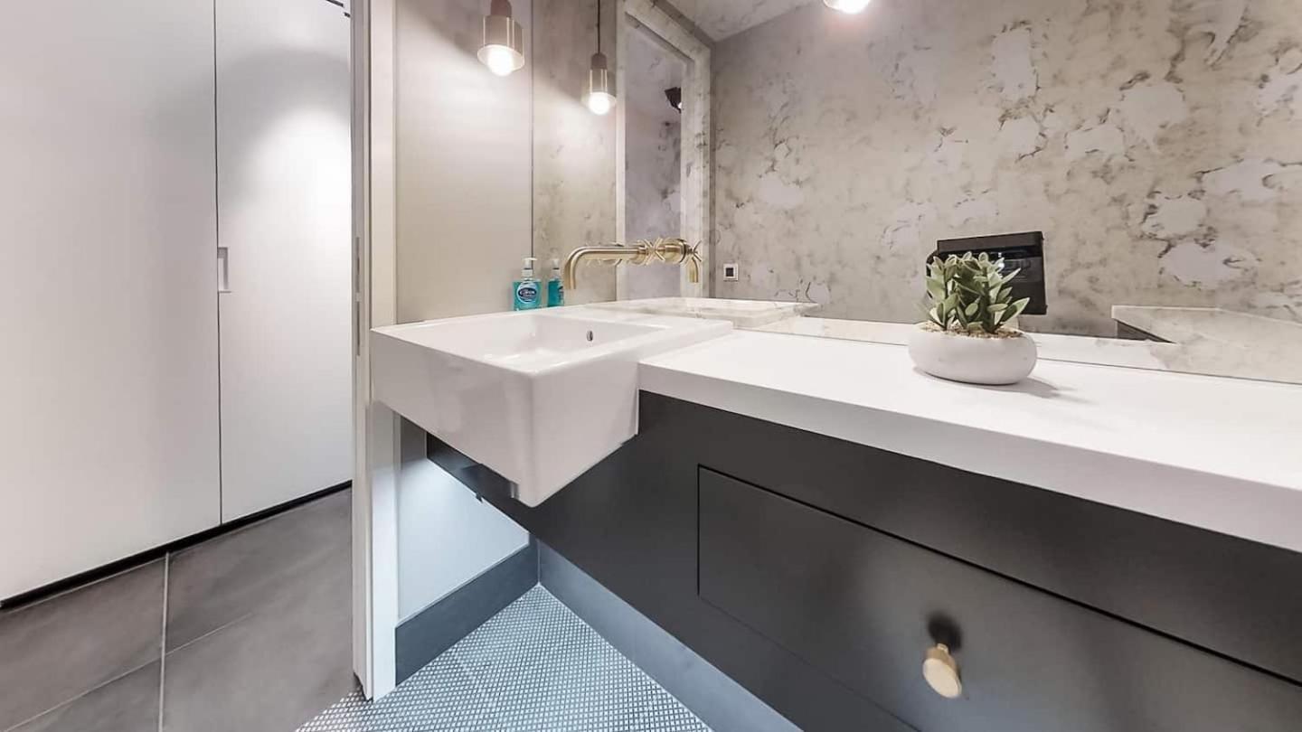 Lovely 4 Bdr Free Parking * Londra