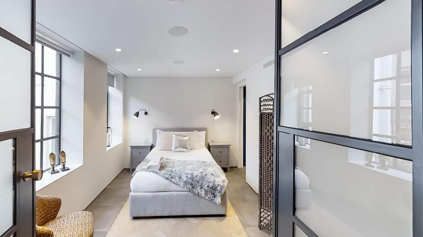 Lovely 4 Bdr Free Parking Appartamento