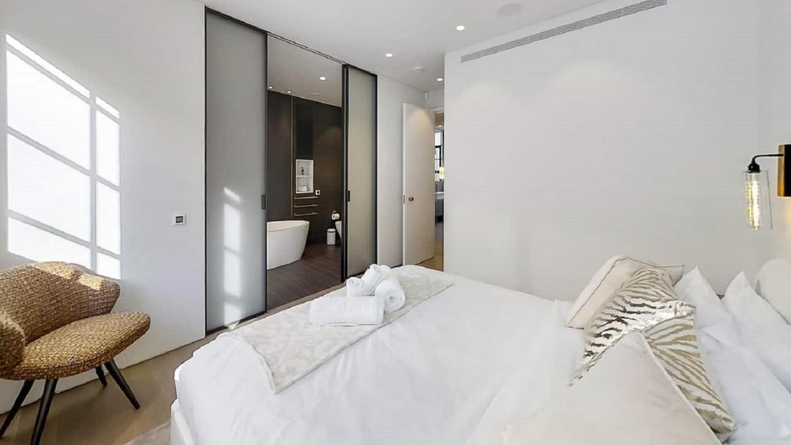 Appartamento Lovely 4 Bdr Free Parking