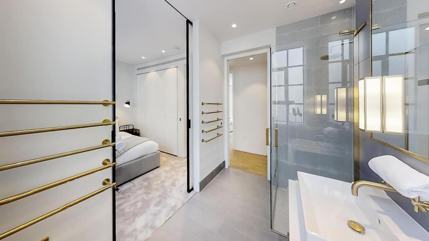 Lovely 4 Bdr Free Parking Appartamento