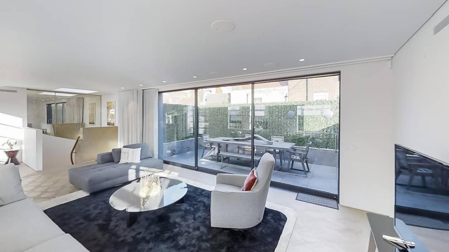 Lovely 4 Bdr Free Parking Appartamento