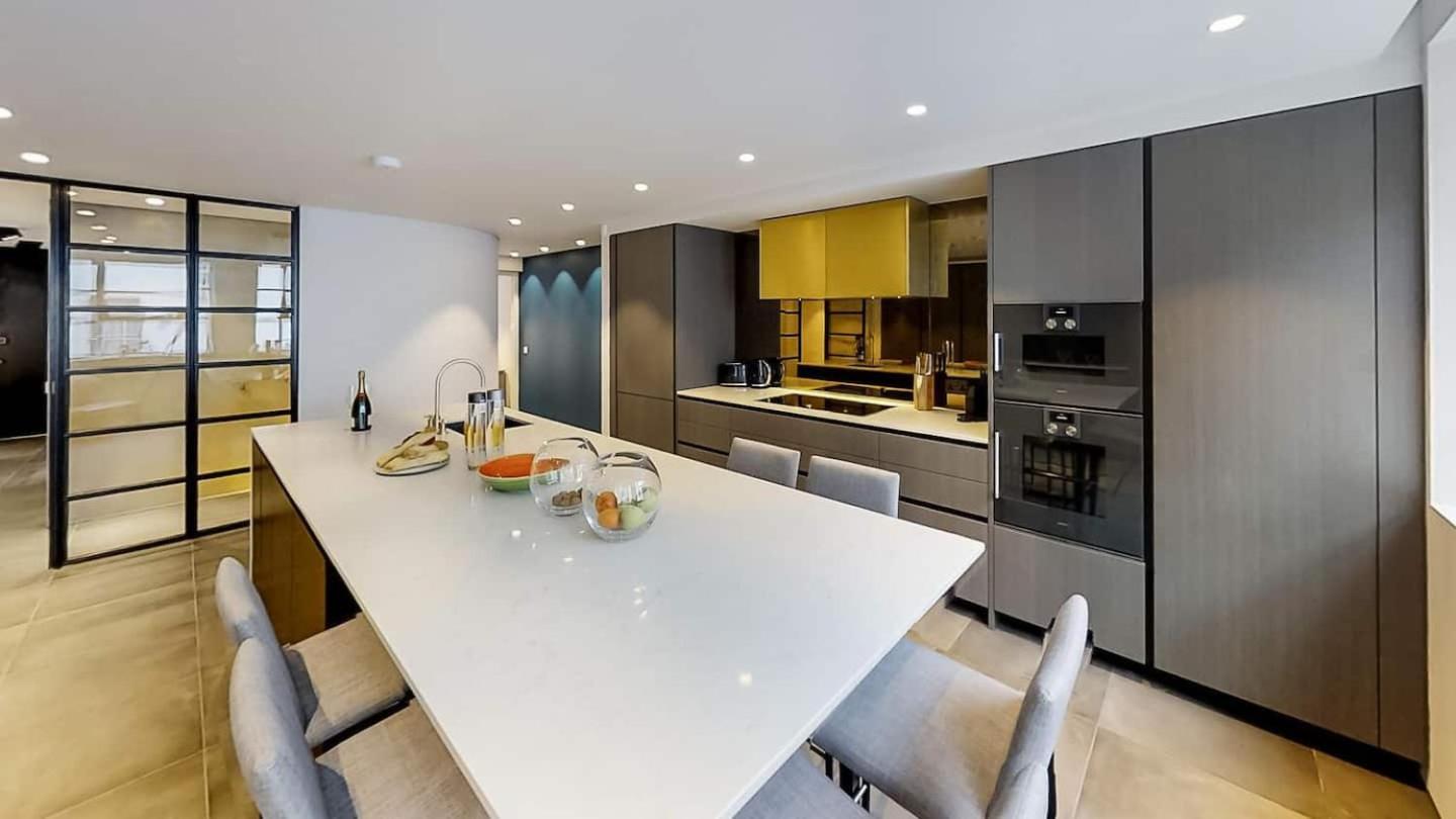 Appartamento Lovely 4 Bdr Free Parking